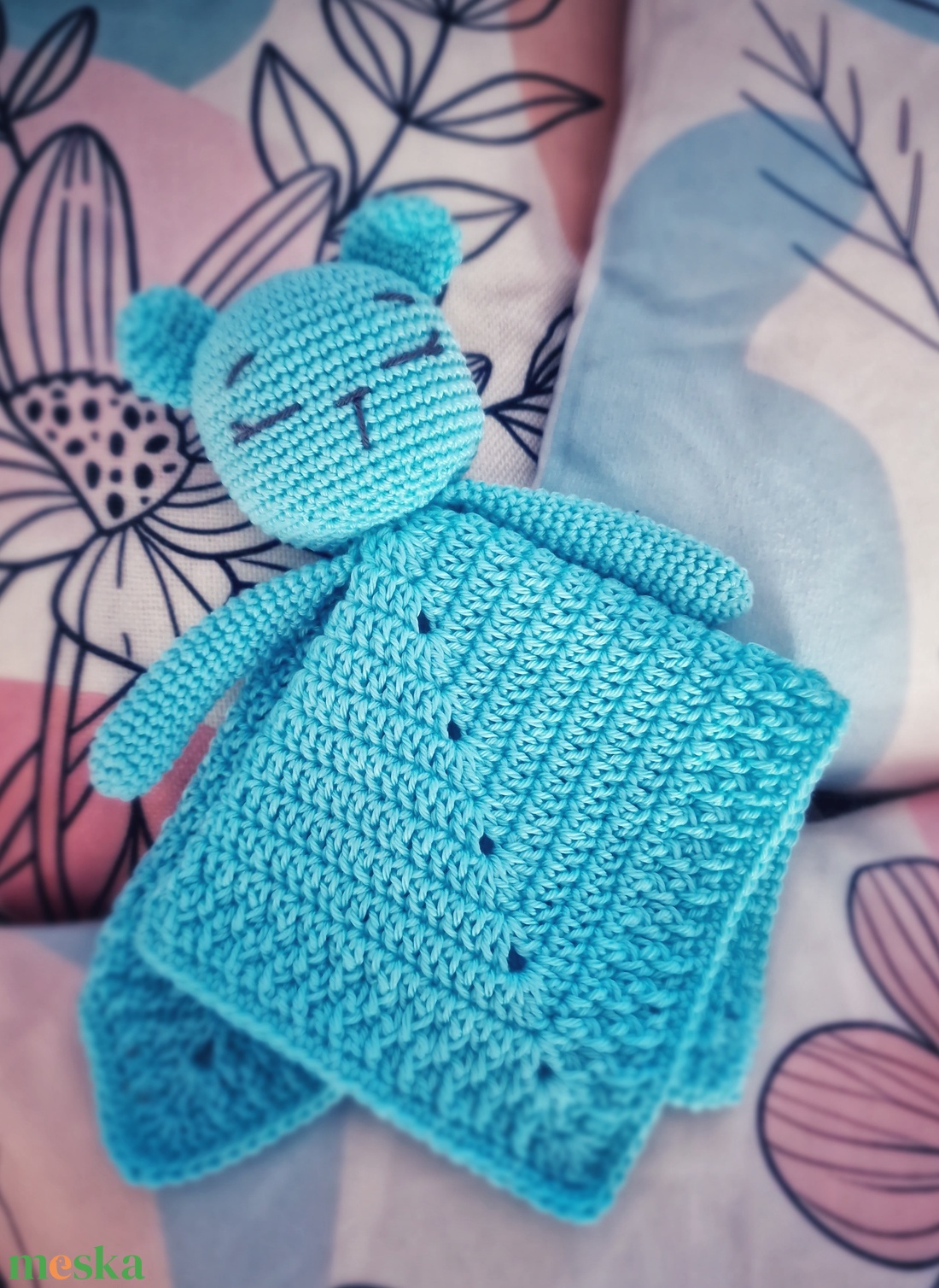 Horgolt macis szundikendő - baba - mama - baba játékok - szundikendő, alvóka - Meska.hu