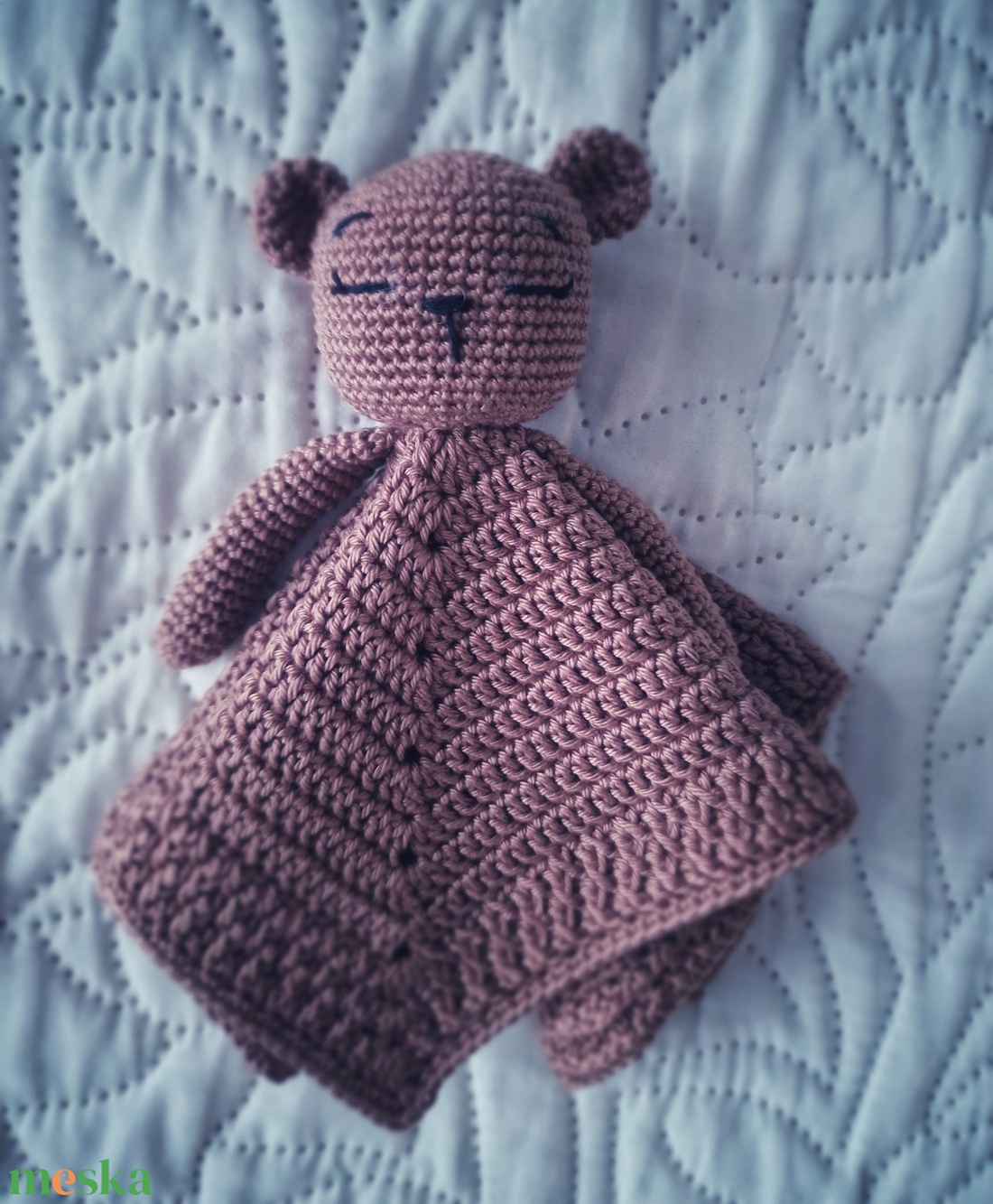 Horgolt macis szundikendő - baba - mama - baba játékok - szundikendő, alvóka - Meska.hu