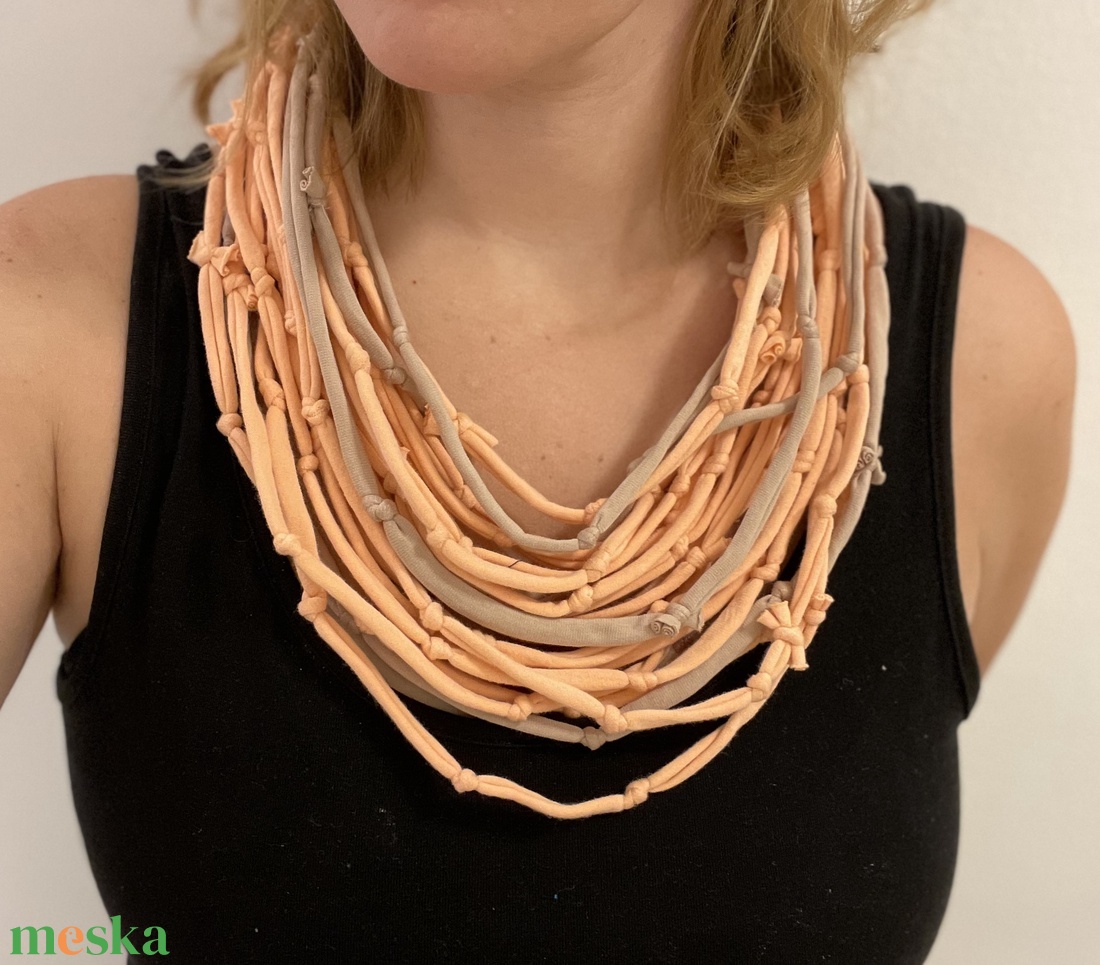 Barackvirág pamut pólónyaklánc - ékszer - nyaklánc - statement nyaklánc - Meska.hu