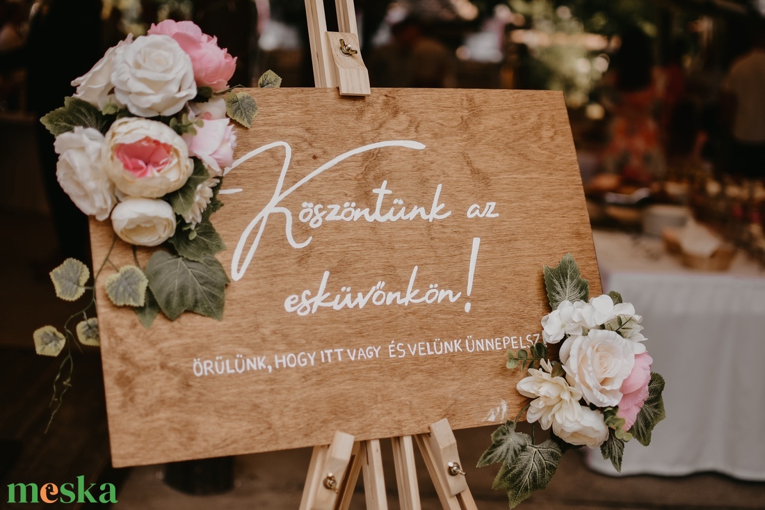 Esküvőre kézzel írt köszöntőtábla, kérhető névvel és dátummal - esküvő - dekoráció - tábla & jelzés - Meska.hu Esküvőre kézzel írt köszöntőtábla, kérhető névvel és dátummal - esküvő - dekoráció - tábla & jelzés - Meska.hu