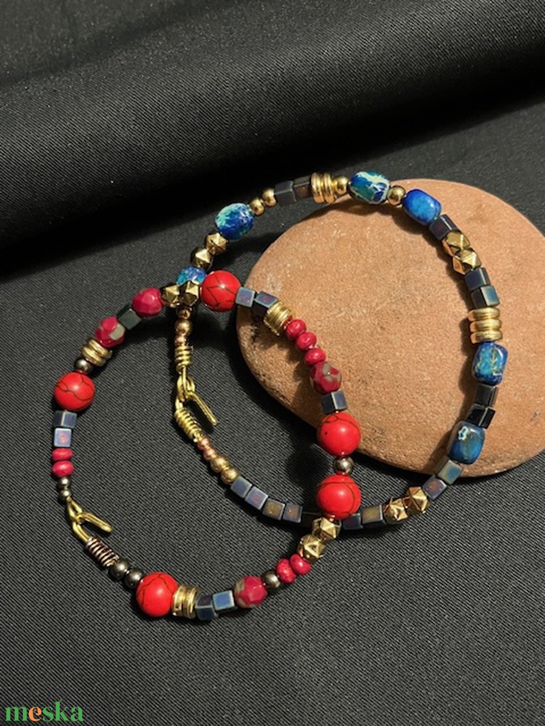 Bohókás karkötő drótból, ásványgyönggyel - ékszer - karkötő - gyöngyös karkötő - Meska.hu