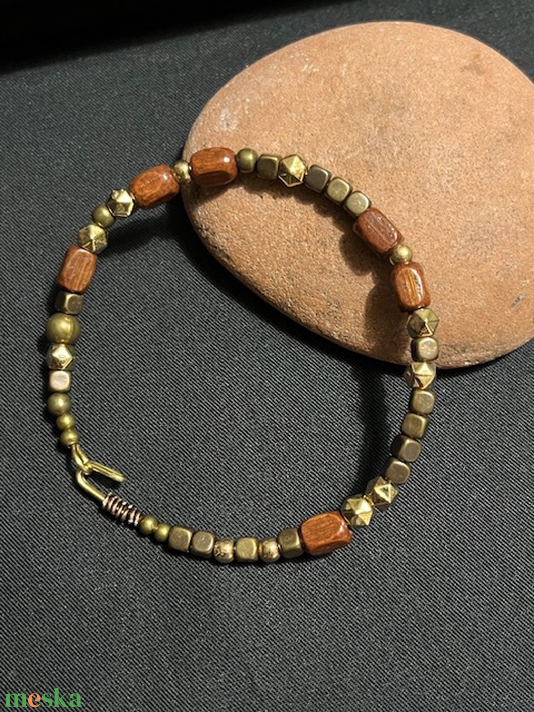 Bohókás karkötő drótból, ásványokkal - ékszer - karkötő - gyöngyös karkötő - Meska.hu