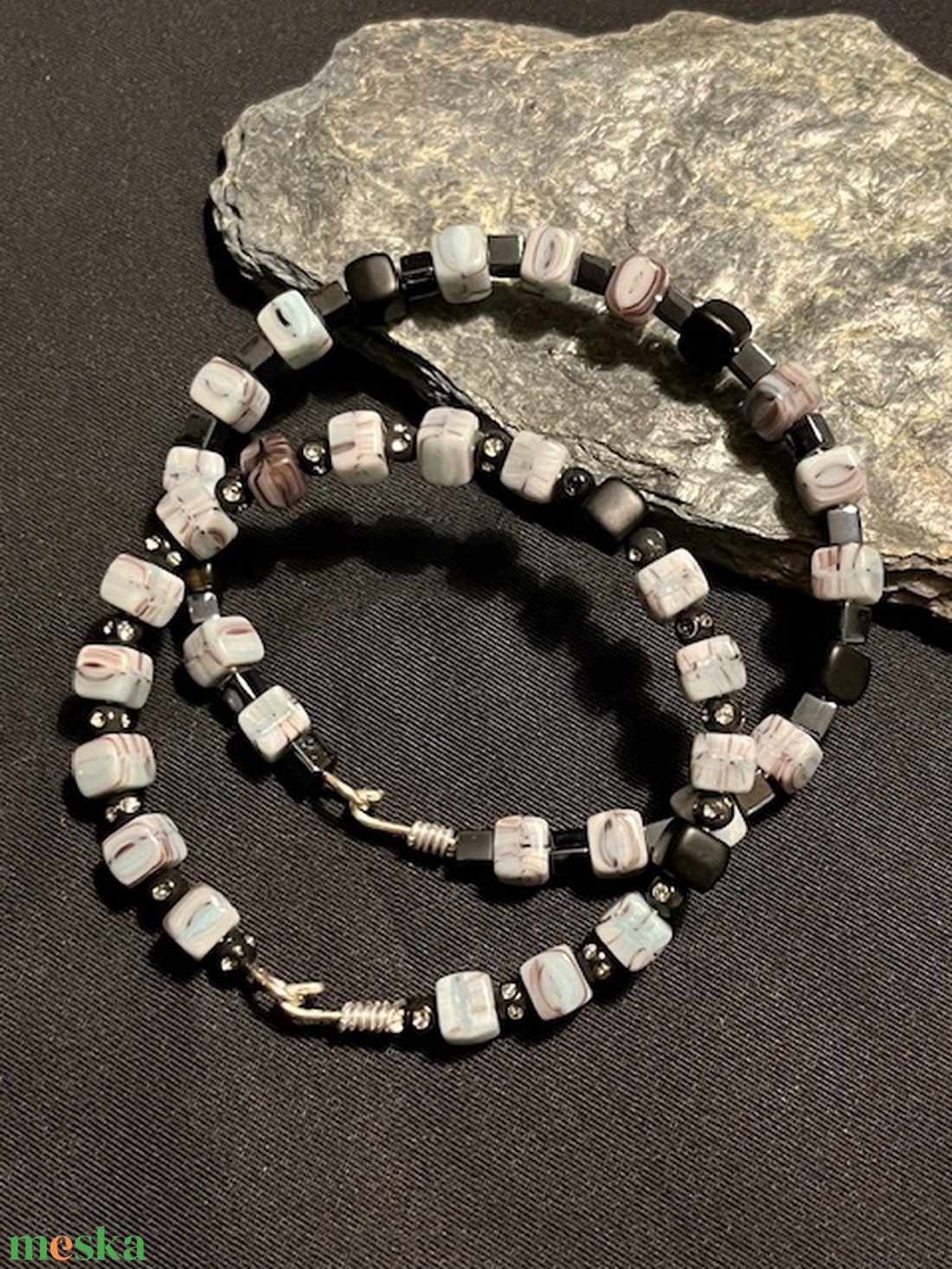 Gyöngyös karkötő drótra fűzve - ékszer - karkötő - gyöngyös karkötő - Meska.hu