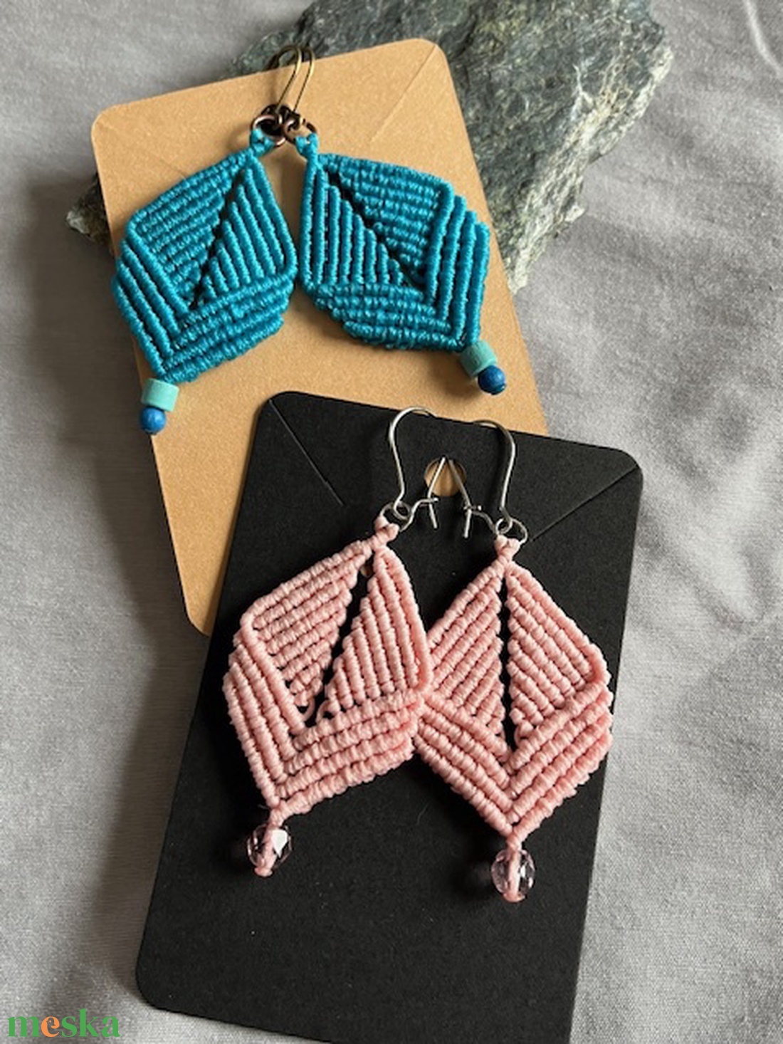 Csomózott füli fagyönggyel - ékszer - fülbevaló - lógó fülbevaló - Meska.hu