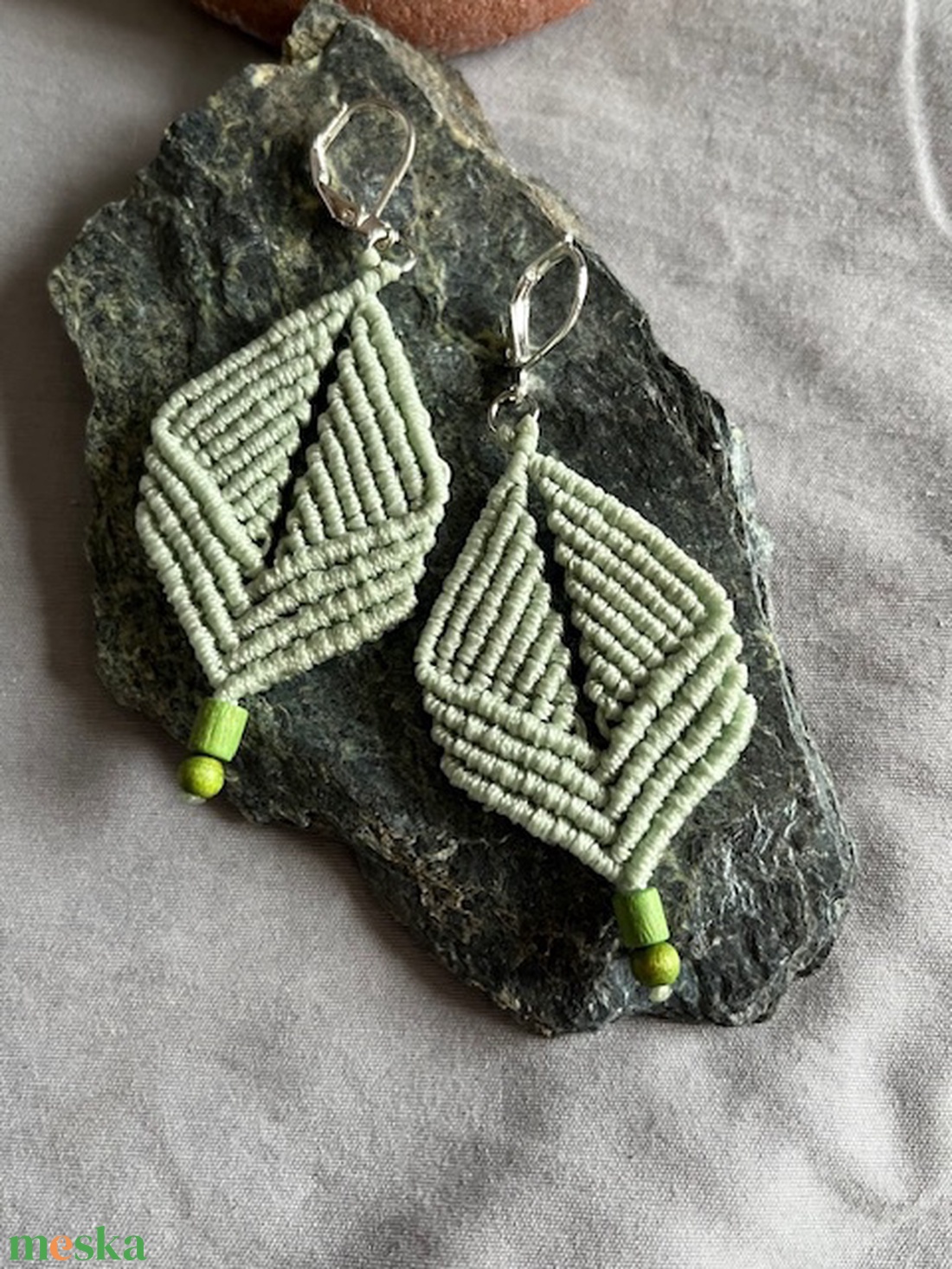 Csomózott füli fagyönggyel - ékszer - fülbevaló - lógó fülbevaló - Meska.hu