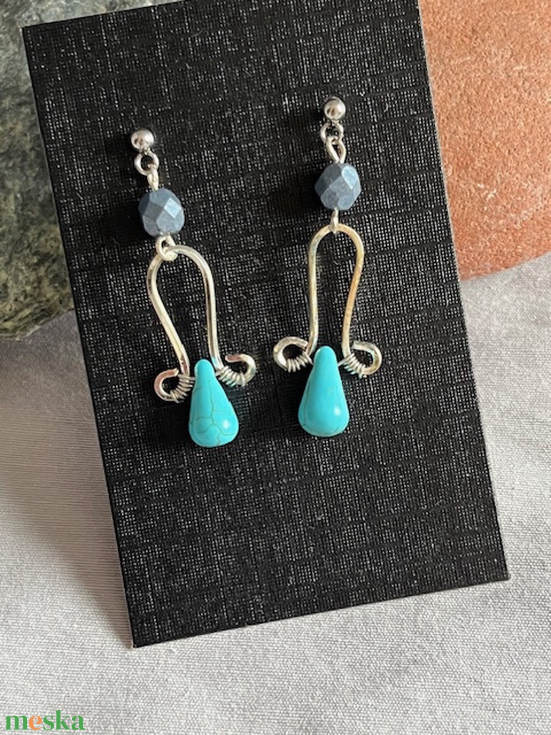 Füli drótból türkiz ásvánnyal - ékszer - fülbevaló - lógó fülbevaló - Meska.hu