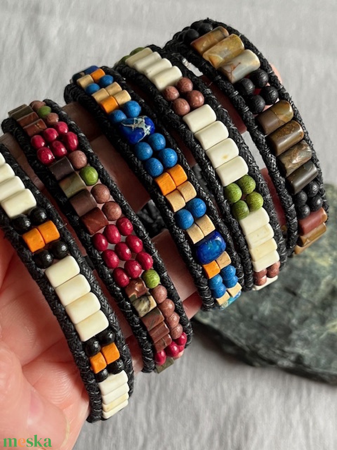 Színes karkötők ásványgyöngyökkel és fagyöngyökkel - ékszer - karkötő - ásványkarkötő - Meska.hu