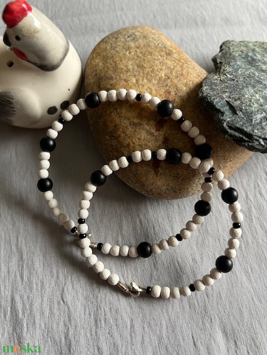 Drótra fűzött karkötő fagyönggyel  és ónix ásványgyönggyel - ékszer - karkötő - bogyós karkötő - Meska.hu