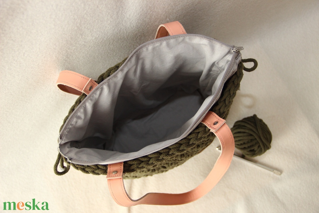 Olive - Horgolt válltáska olajfa színben, kivehető béléssel - táska & tok - kézitáska & válltáska - válltáska - Meska.hu