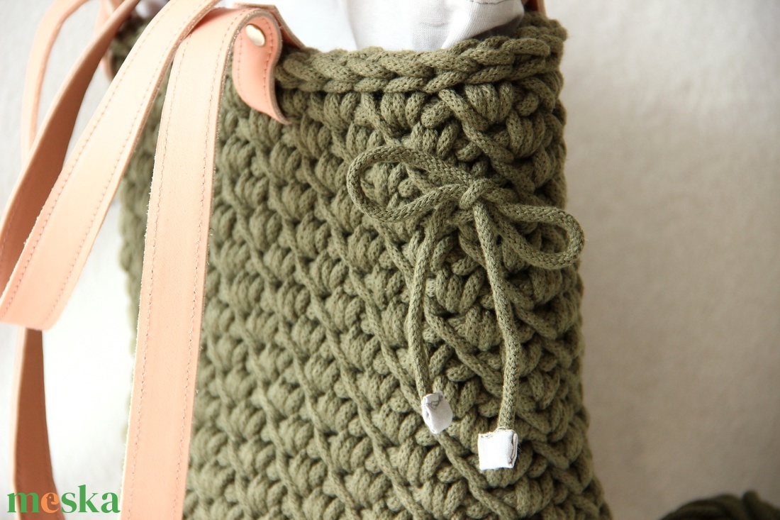 Olive - Horgolt válltáska olajfa színben, kivehető béléssel - táska & tok - kézitáska & válltáska - válltáska - Meska.hu