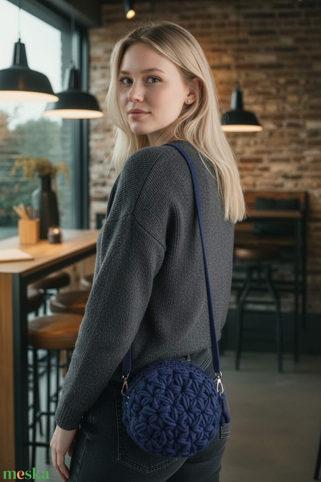 Macaron, horgolt kerek oldaltáska � mélykék - táska & tok - kézitáska & válltáska - alkalmi táska - Meska.hu