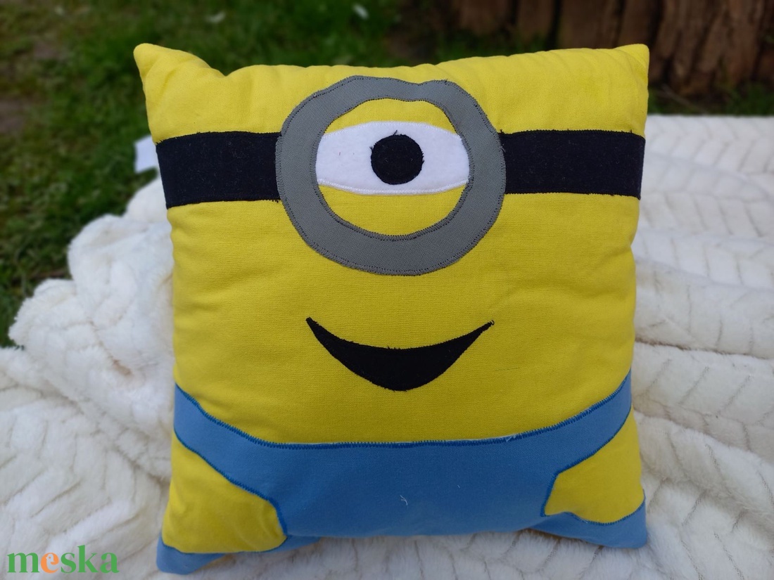 Minion foltvarrott mese-párna - otthon & életmód - babaszoba, gyerekszoba - gyerek díszpárna - Meska.hu Minion foltvarrott mese-párna - otthon & életmód - babaszoba, gyerekszoba - gyerek díszpárna - Meska.hu