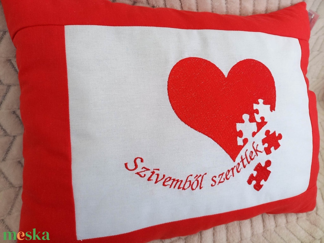 Szívemből szeretlek! Szíves hímzett párna - otthon & életmód - lakástextil - párna & párnahuzat - Meska.hu