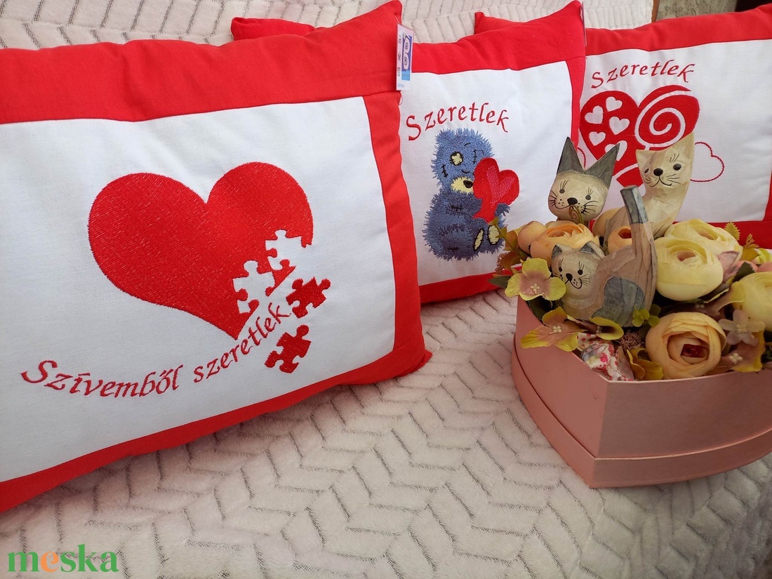 Szívemből szeretlek! Szíves hímzett párna - otthon & életmód - lakástextil - párna & párnahuzat - Meska.hu