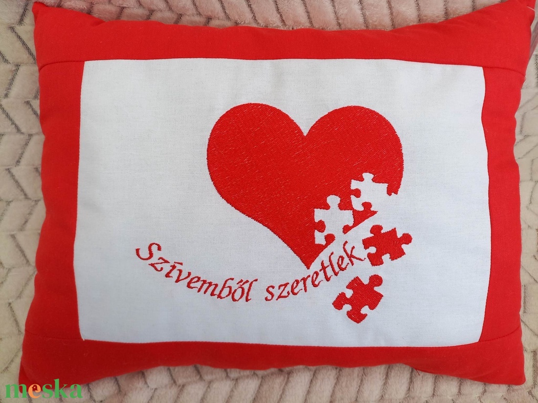 SZERETLEK! hímzett díszpárnák - otthon & életmód - lakástextil - párna & párnahuzat - Meska.hu SZERETLEK! hímzett díszpárnák - otthon & életmód - lakástextil - párna & párnahuzat - Meska.hu