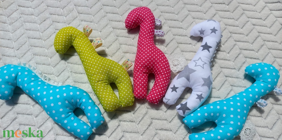 Babajáték több színben zsiráf, felhő - otthon & életmód - babaszoba, gyerekszoba - gyerek díszpárna - Meska.hu