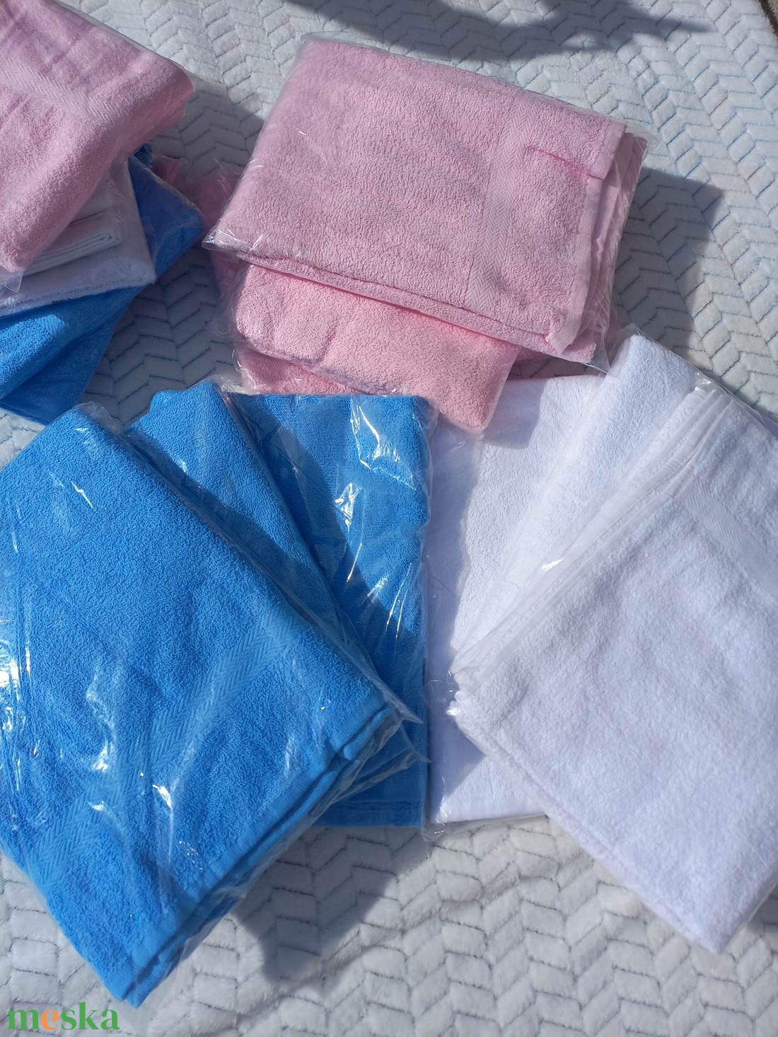 Törölközőhímzés névhímzéssel, mintahímzés lehetőségével 100% pamut, frottier - otthon & életmód - fürdőszoba - törölköző - Meska.hu