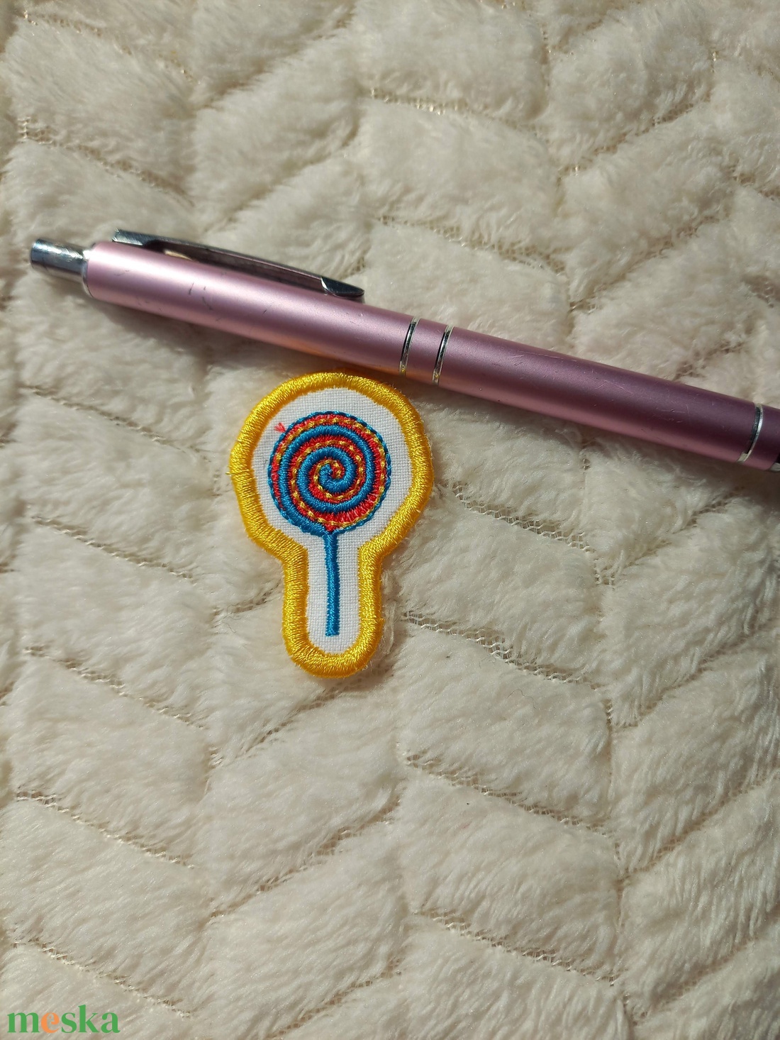 Felvarrható és vasalható ovis jel, nyalóka - játék & sport - ovis felszerelés - óvodai jelek - Meska.hu Felvarrható és vasalható ovis jel, nyalóka - játék & sport - ovis felszerelés - óvodai jelek - Meska.hu