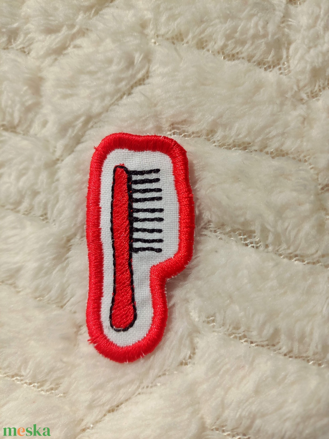 Felvarrható és vasalható ovis jel, fésű - játék & sport - ovis felszerelés - óvodai jelek - Meska.hu Felvarrható és vasalható ovis jel, fésű - játék & sport - ovis felszerelés - óvodai jelek - Meska.hu