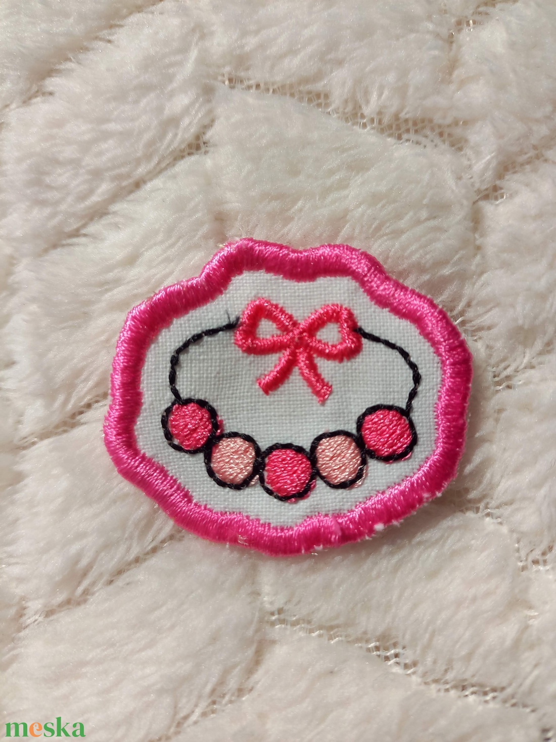 Felvarrható és vasalható ovis jel, gyöngysor, nyaklánc - játék & sport - ovis felszerelés - óvodai jelek - Meska.hu