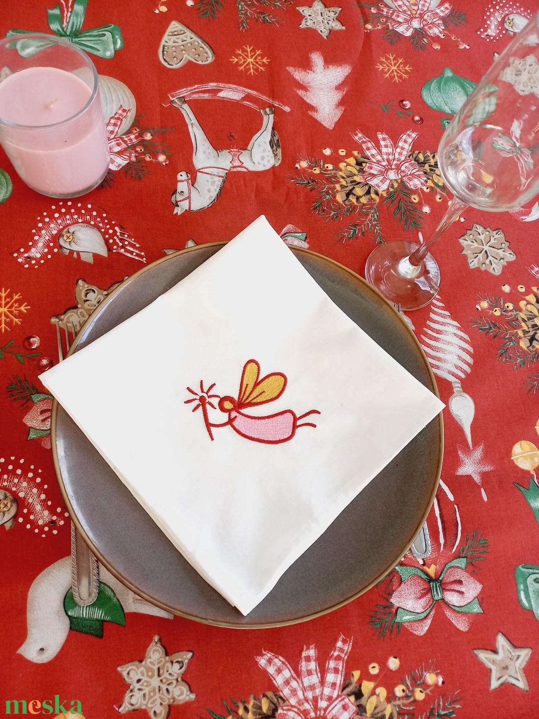 Ünnepi textilszett angyalka hímzéssel Karácsonyi, 6 szalvéta, törölköző, konyharuha, csipkés asztalközép - karácsony - karácsonyi lakásdekoráció - ünnepi asztaldekoráció - Meska.hu