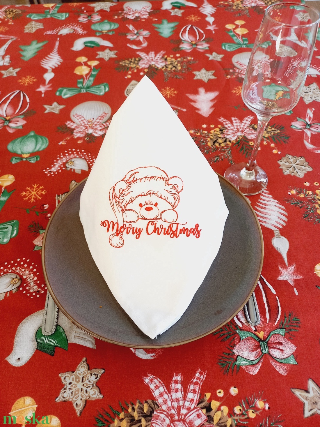 Ünnepi textilszett mackó hímzéssel Karácsonyi, 6 szalvéta, törölköző, konyharuha, csipkés asztalközép - karácsony - karácsonyi lakásdekoráció - ünnepi asztaldekoráció - Meska.hu