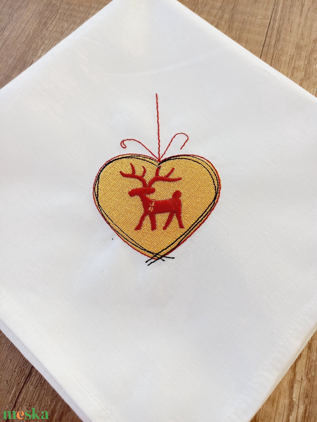 Ünnepi textilszett rénszarvas hímzéssel Karácsonyi, 6 szalvéta, törölköző, konyharuha, csipkés asztalközép - karácsony - karácsonyi lakásdekoráció - ünnepi asztaldekoráció - Meska.hu