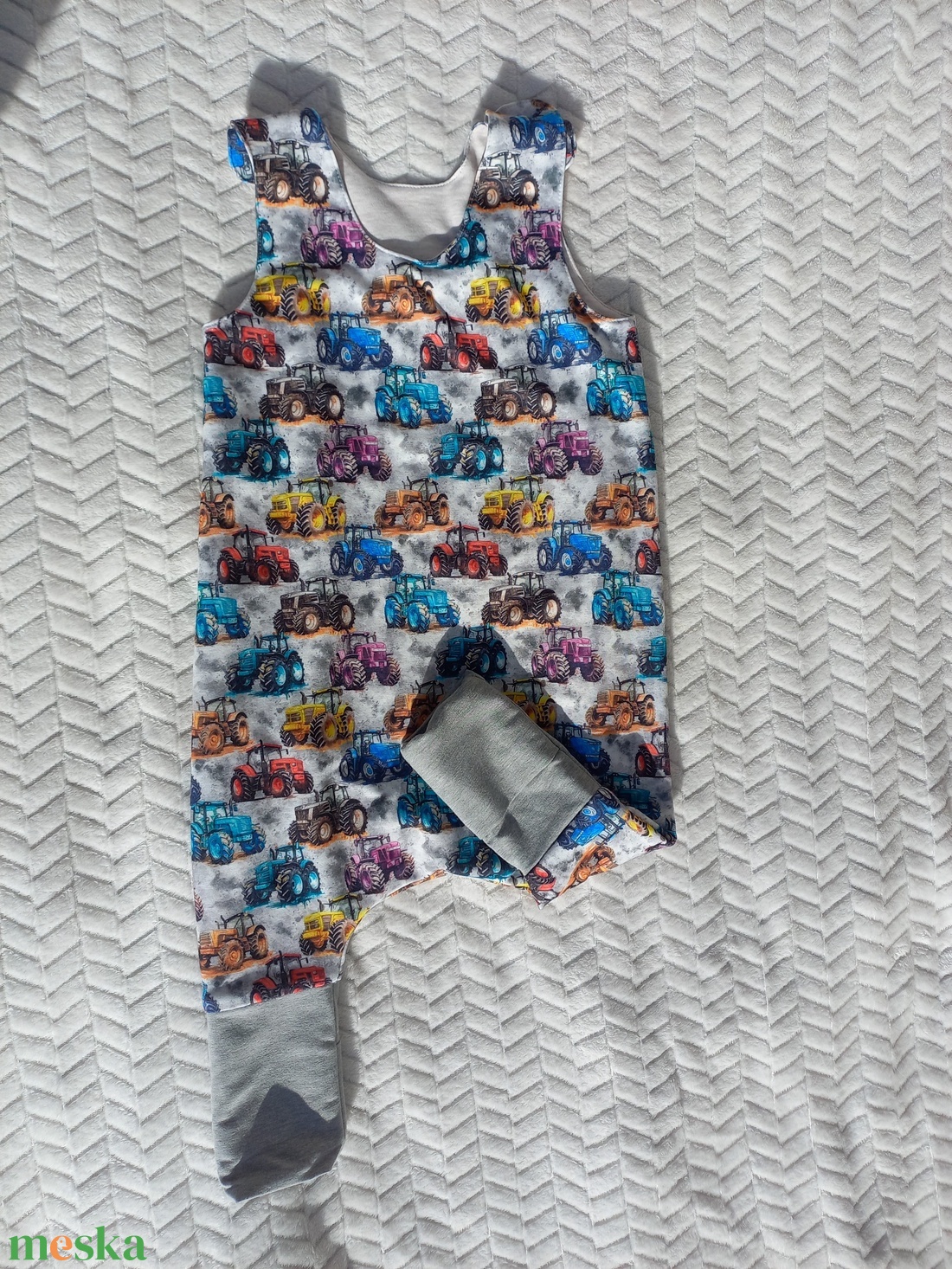 92-98 Mosolymanó tipegő hálózsák �Traktor, szürke - baba - mama - babaruházat - tipegőhálózsák - Meska.hu