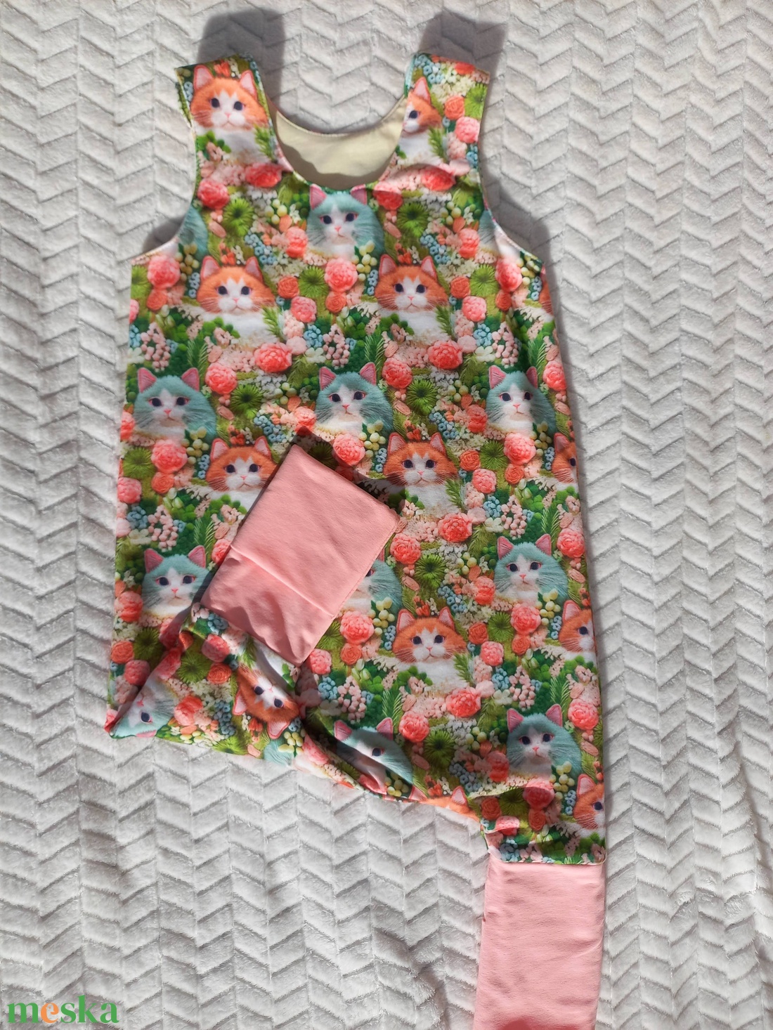 92-98 Mosolymanó tipegő hálózsák �cicás, korallnarancs - baba - mama - babaruházat - tipegőhálózsák - Meska.hu