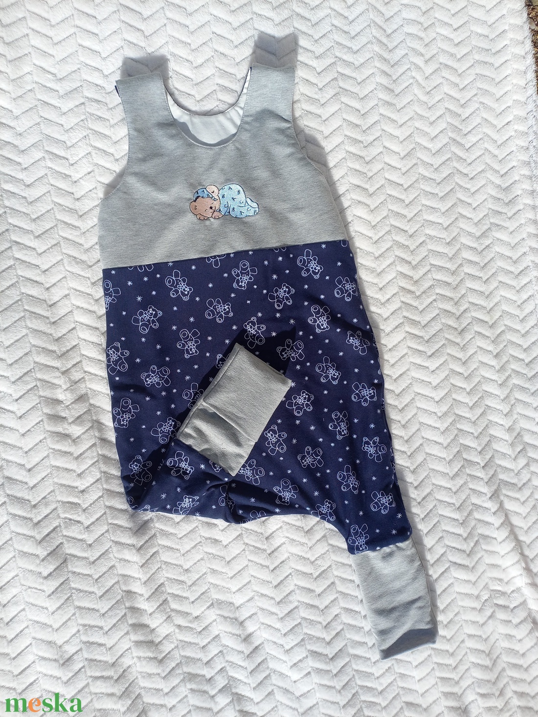 92-98 Mosolymanó tipegő hálózsák �maci, szürke-sötétkék - baba - mama - babaruházat - tipegőhálózsák - Meska.hu