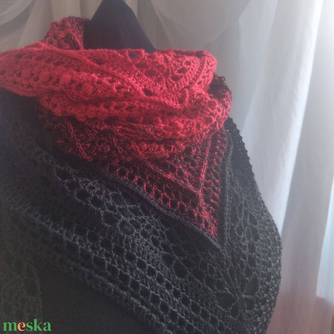 Piros-fekete színátmenetes sál. - ruha & divat - sál, sapka, kendő - sál - Meska.hu Piros-fekete színátmenetes sál. - ruha & divat - sál, sapka, kendő - sál - Meska.hu