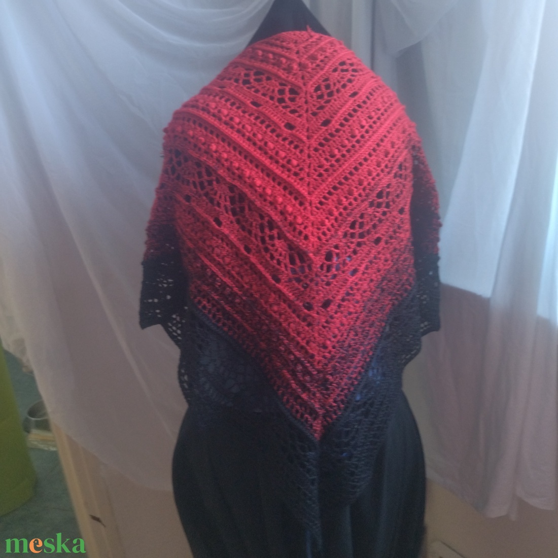 Piros-fekete színátmenetes sál. - ruha & divat - sál, sapka, kendő - sál - Meska.hu Piros-fekete színátmenetes sál. - ruha & divat - sál, sapka, kendő - sál - Meska.hu