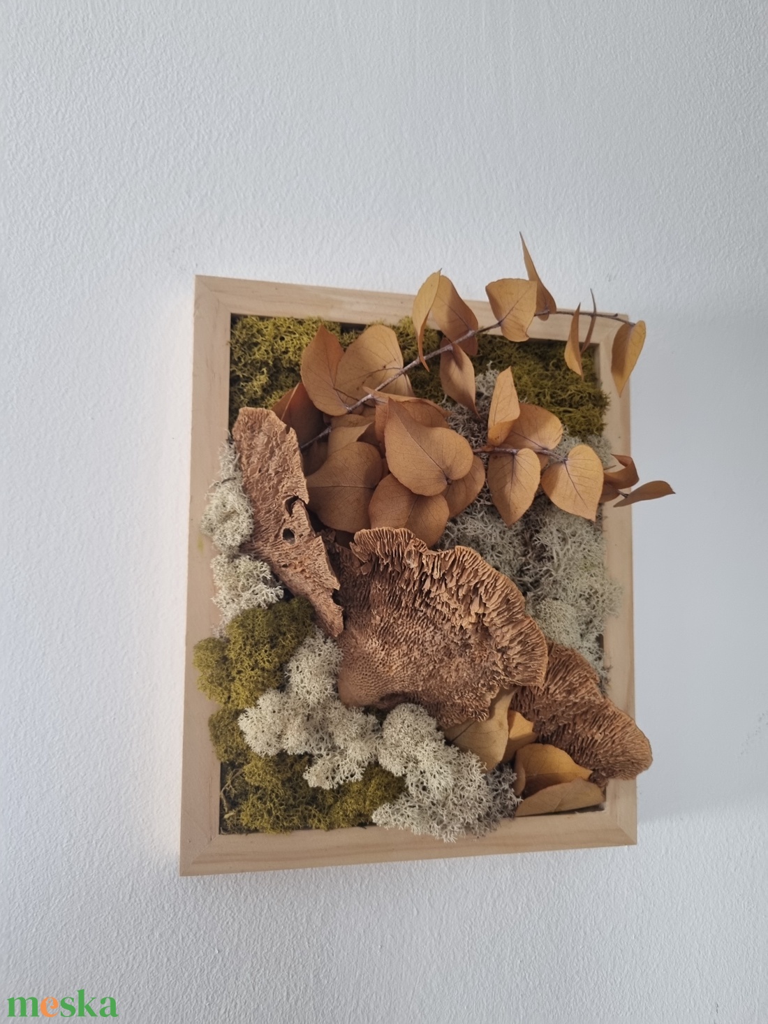 Zuzmó fali dekoráció - otthon & életmód - dekoráció - asztal és polc dekoráció - zuzmódekoráció, mohadekoráció - Meska.hu