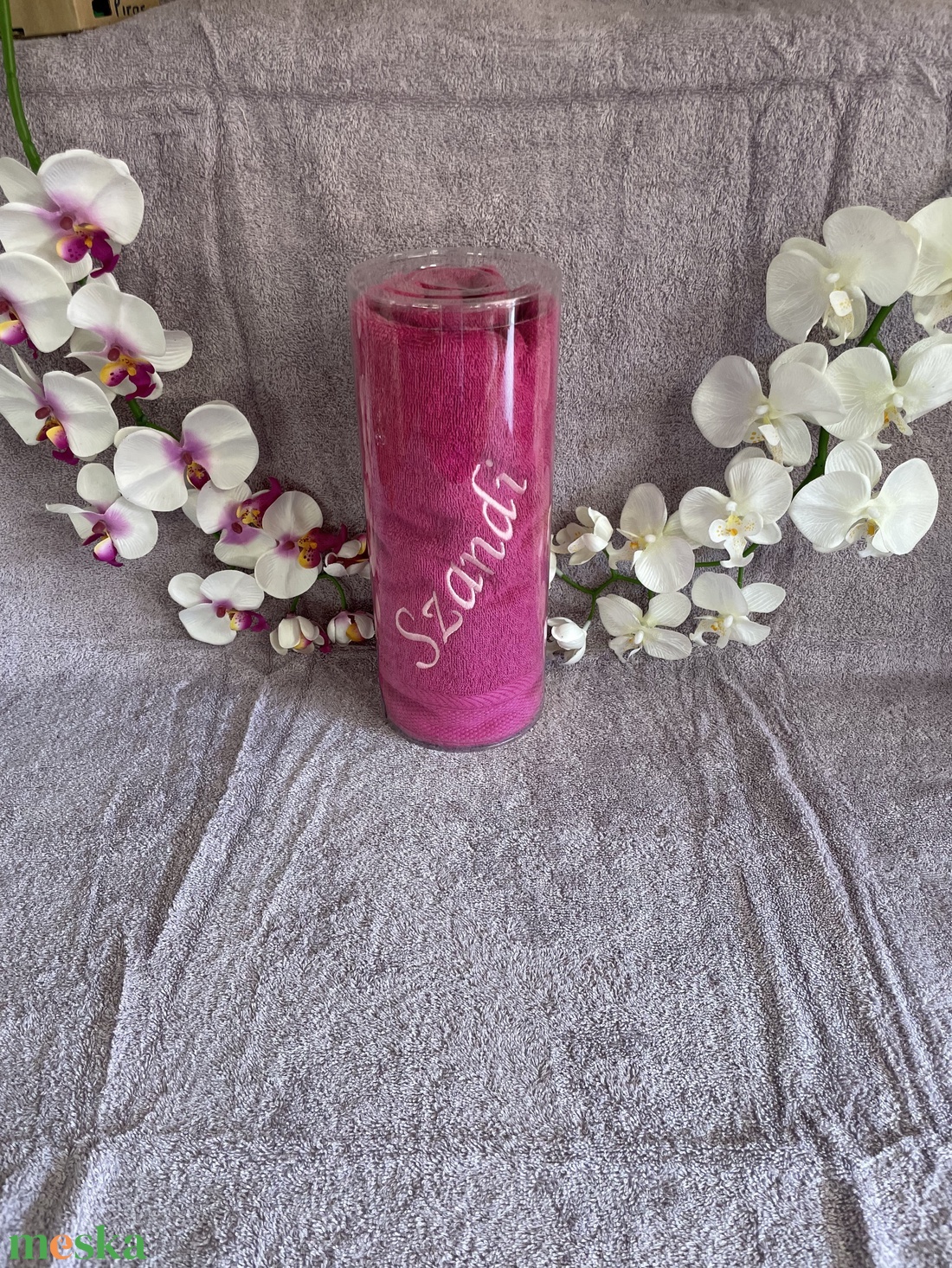 Névre szóló magenta színű hímzett törölköző - otthon & életmód - fürdőszoba - törölköző - Meska.hu Névre szóló magenta színű hímzett törölköző - otthon & életmód - fürdőszoba - törölköző - Meska.hu