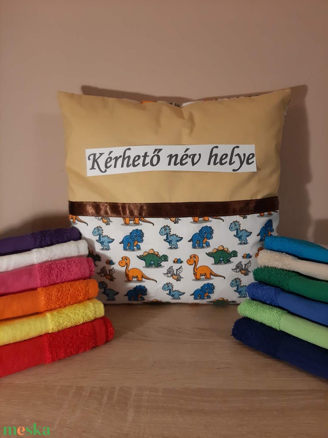 Egyedi névre szóló dínós párna + törölköző - otthon & életmód - lakástextil - párna & párnahuzat - Meska.hu Egyedi névre szóló dínós párna + törölköző - otthon & életmód - lakástextil - párna & párnahuzat - Meska.hu