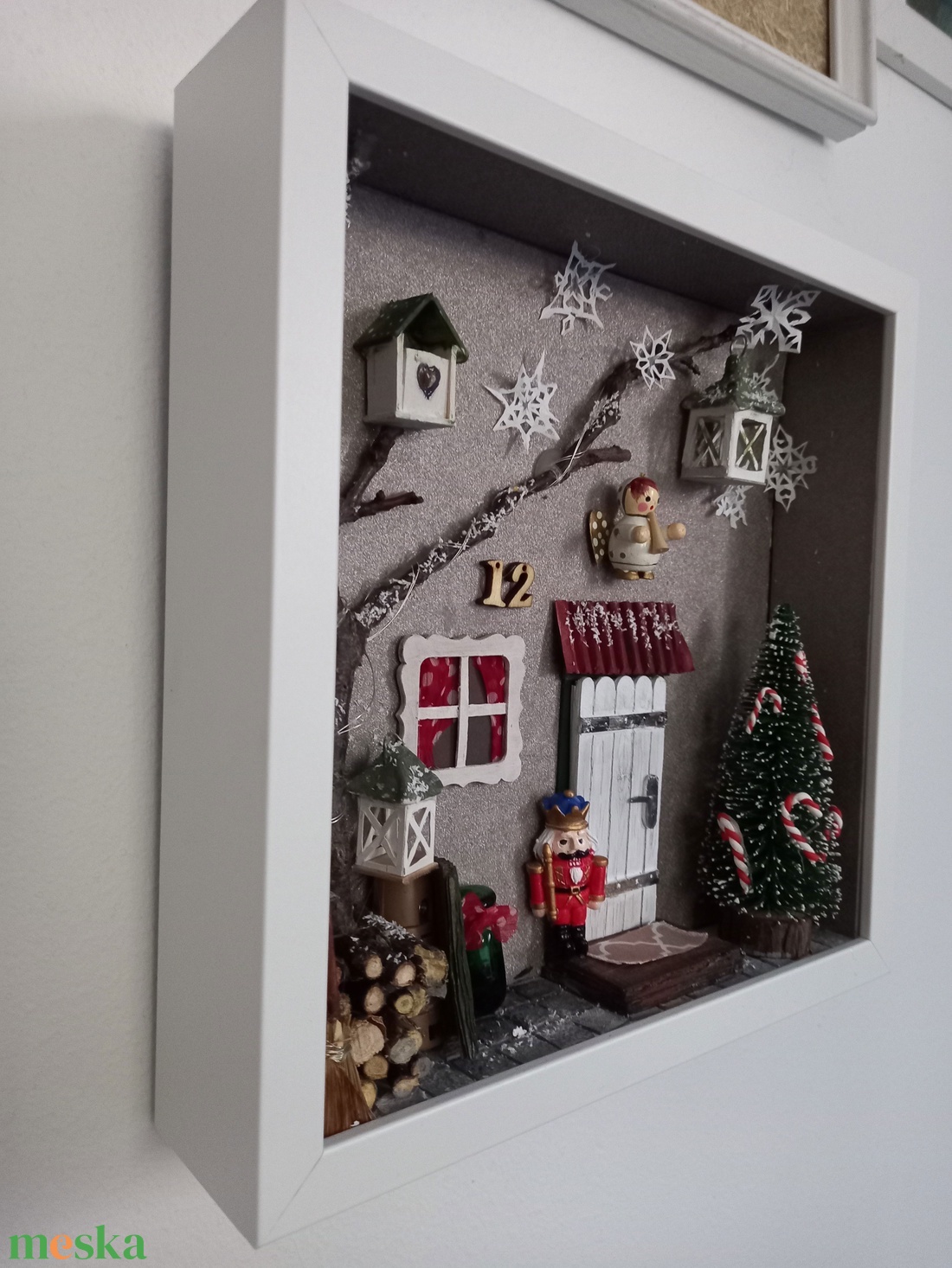 Miniatűr világ képkeretben - erdőszéli házikó karácsonykor - fali kulcstartó - otthon & életmód - dekoráció - kép & falikép - 3d képek - Meska.hu Miniatűr világ képkeretben - erdőszéli házikó karácsonykor - fali kulcstartó - otthon & életmód - dekoráció - kép & falikép - 3d képek - Meska.hu