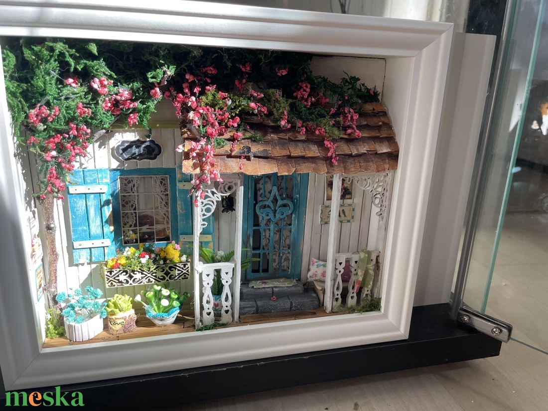 Liliom utca 46 - dobozkép - fali kulcstartó - - miniatűr dobozkép - művészet - makett, modell - Meska.hu Liliom utca 46 - dobozkép - fali kulcstartó - - miniatűr dobozkép - művészet - makett, modell - Meska.hu