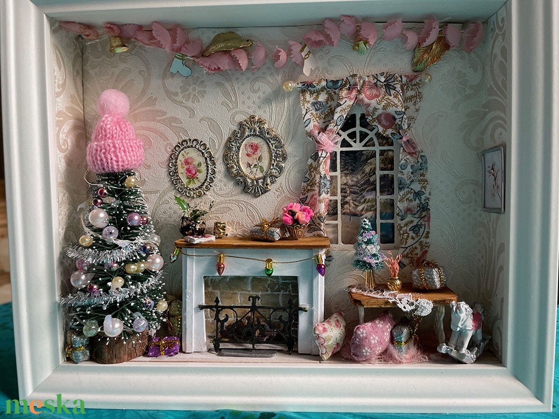 Rózsaszín karácsony - miniatűr dobozkép - fali kulcstartó - karácsony - karácsonyi lakásdekoráció - karácsonyi falu, házikó - Meska.hu