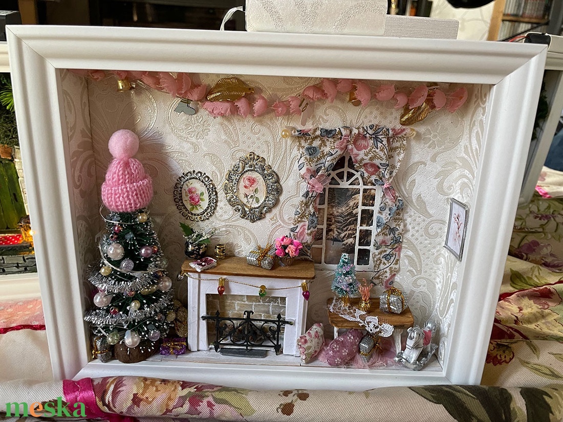 Rózsaszín karácsony - miniatűr dobozkép - fali kulcstartó - karácsony - karácsonyi lakásdekoráció - karácsonyi falu, házikó - Meska.hu