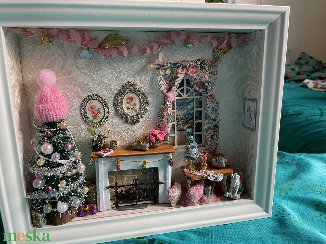 Rózsaszín karácsony - miniatűr dobozkép - fali kulcstartó - karácsony - karácsonyi lakásdekoráció - karácsonyi falu, házikó - Meska.hu