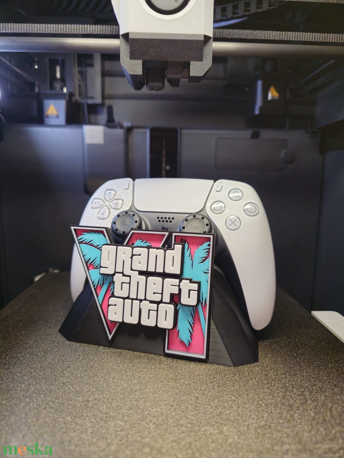 GTA6 design PS5 kontrollertaró - otthon & életmód - dekoráció - asztal és polc dekoráció - asztaldísz - Meska.hu