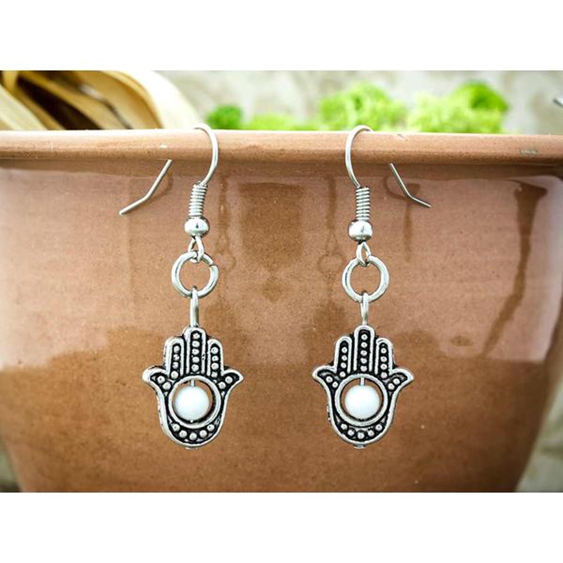 Védelmező hamsa keze fülbevaló - ékszer - fülbevaló - lógó fülbevaló - Meska.hu Védelmező hamsa keze fülbevaló - ékszer - fülbevaló - lógó fülbevaló - Meska.hu