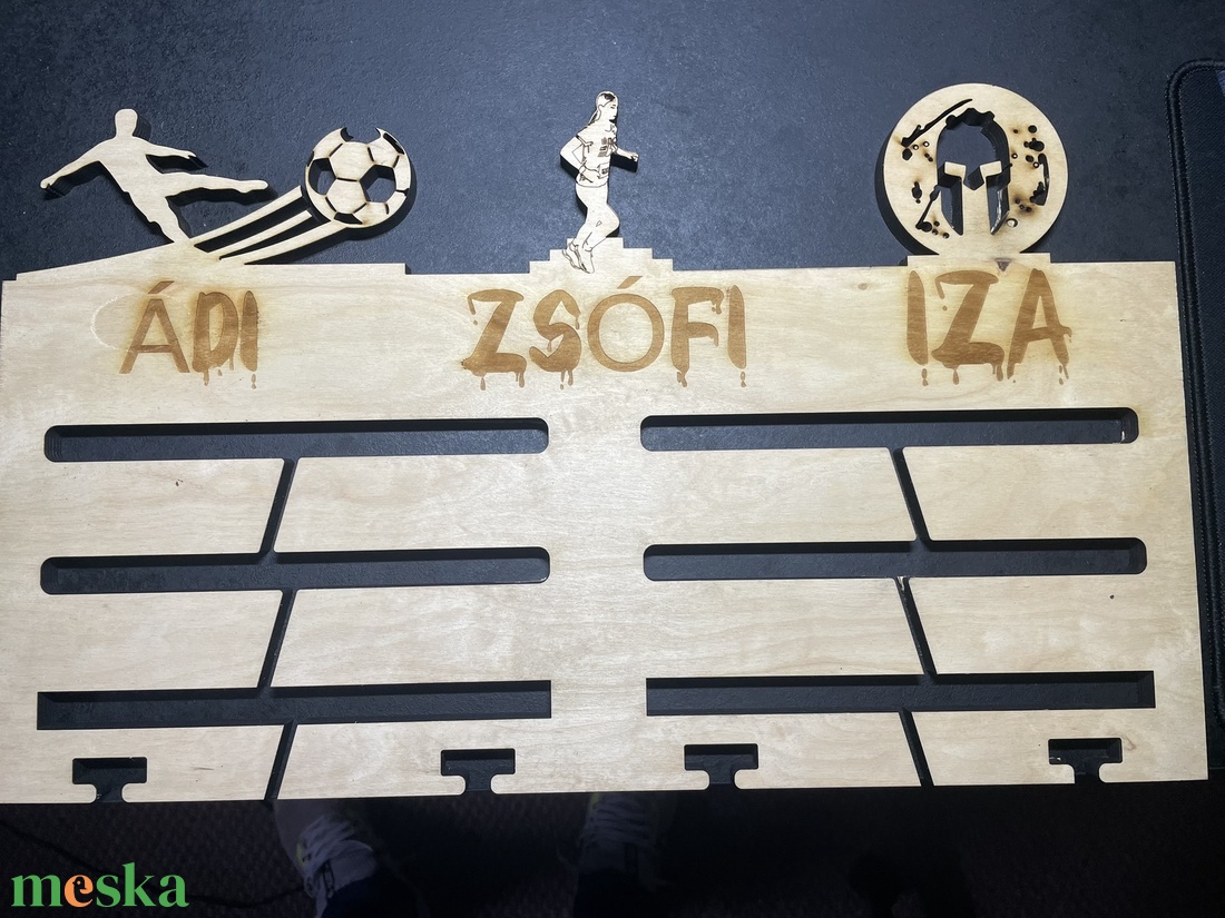 Egyedi, bővíthető fa éremtartó - művészet - sport relikviák - Meska.hu Egyedi, bővíthető fa éremtartó - művészet - sport relikviák - Meska.hu