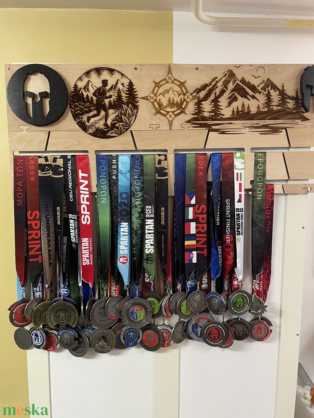 Egyedi, bővíthető fa éremtartó - művészet - sport relikviák - Meska.hu Egyedi, bővíthető fa éremtartó - művészet - sport relikviák - Meska.hu