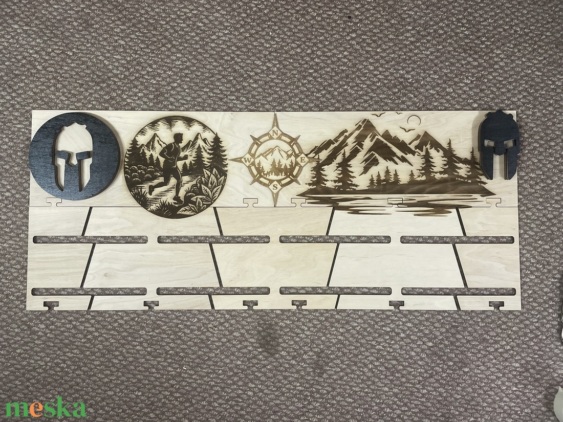 Egyedi, bővíthető fa éremtartó - otthon & életmód - dekoráció - fali és függő dekoráció - éremtartó - Meska.hu