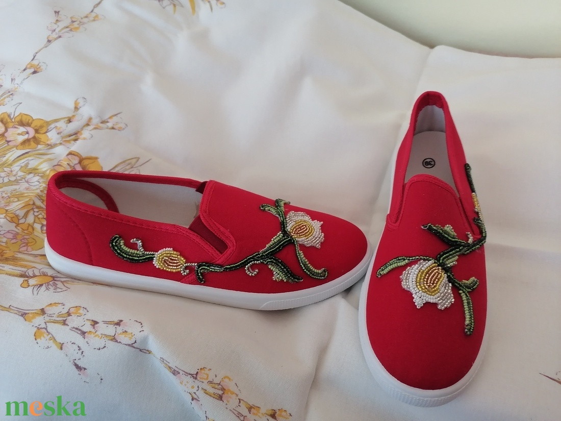 Hímzett tornacipő  - diy (csináld magad) - szabásminta, útmutató - hímzés minta - Meska.hu