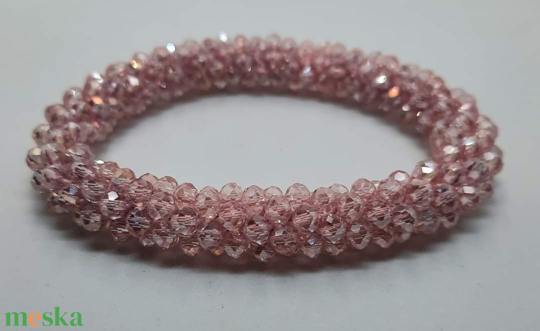 Csillogó rózsaszín fánk üveggyöngy karkötő  - ékszer - karkötő - gyöngyös karkötő - Meska.hu Csillogó rózsaszín fánk üveggyöngy karkötő  - ékszer - karkötő - gyöngyös karkötő - Meska.hu