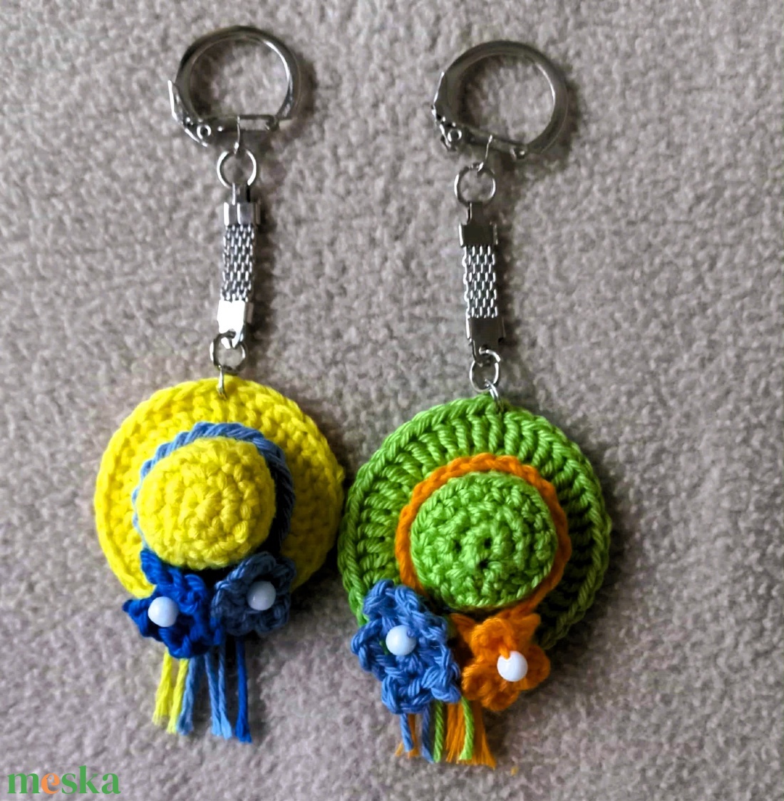 Horgolt kalap kulcstartó (2db) - táska & tok - kulcstartó & táskadísz - kulcstartó - Meska.hu