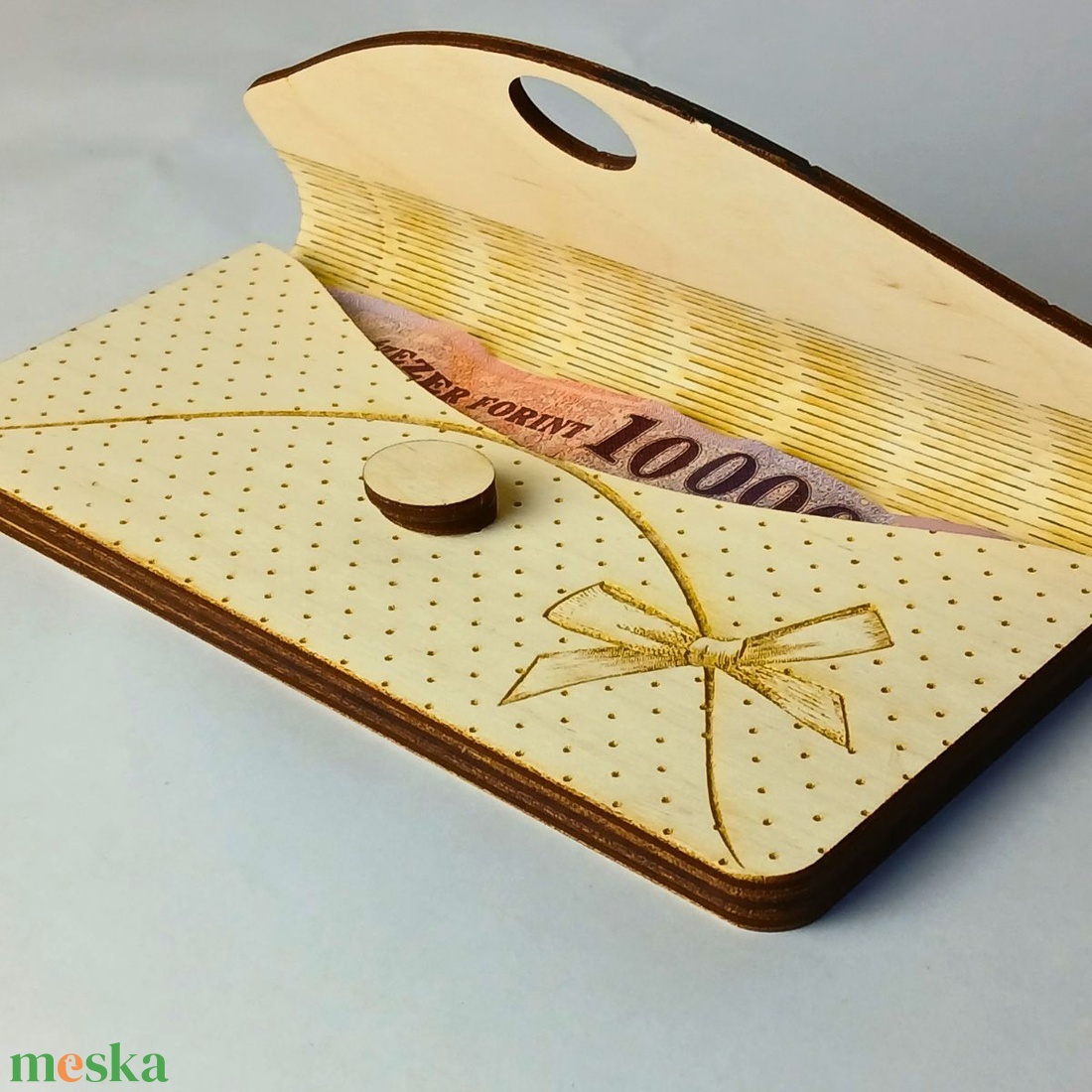 Egyedi gravírozott pénzátadó boríték, masnis pöttyös stílusban - esküvő - emlék & ajándék - nászajándék - esküvői pénzátadó doboz - Meska.hu