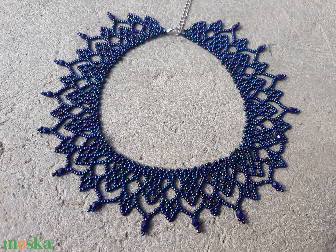 Irizáló kék 'csipke' gyöngygallér - ékszer - nyaklánc - gyöngyös nyaklánc - Meska.hu
